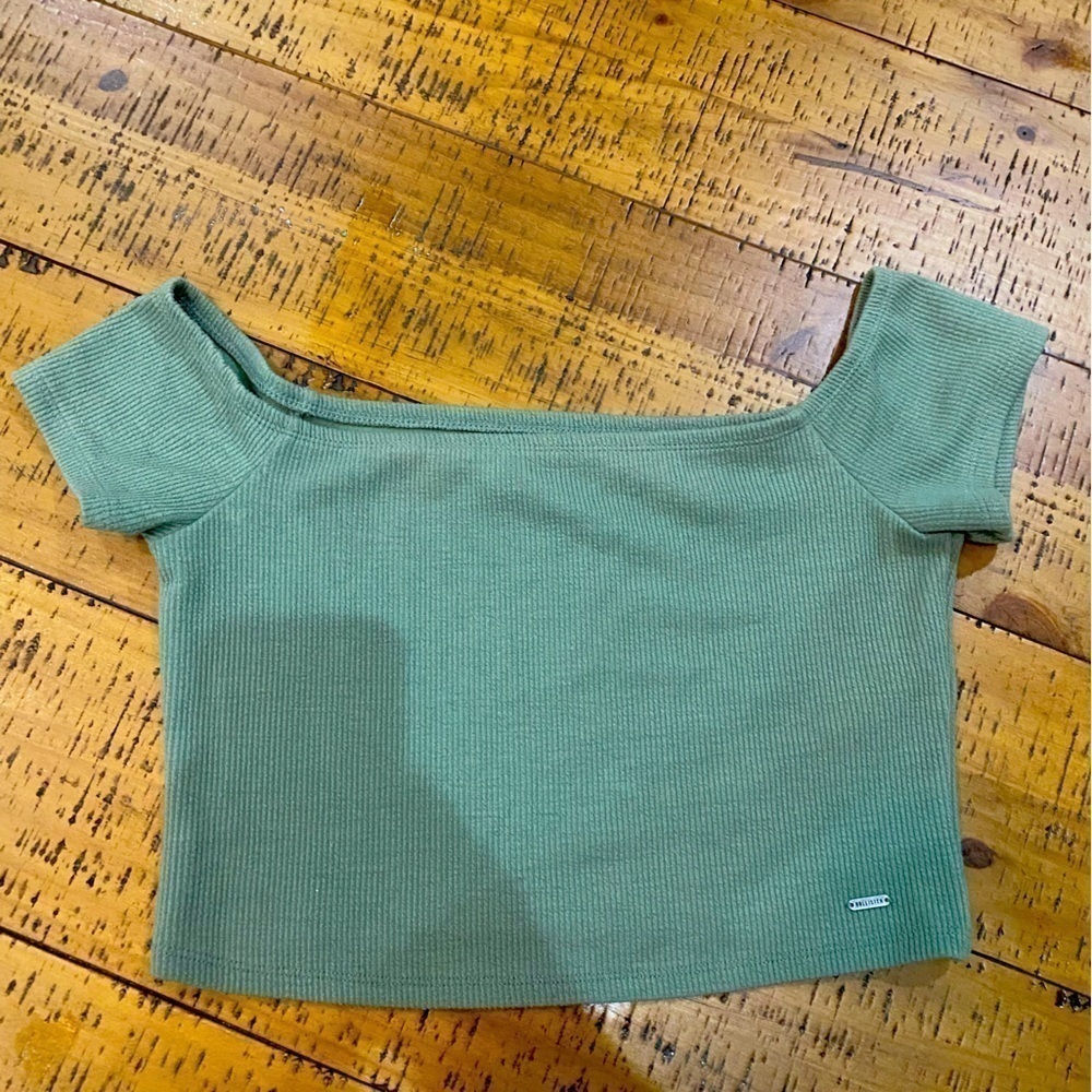 Hollister “off The Shoulder” T-Shirt